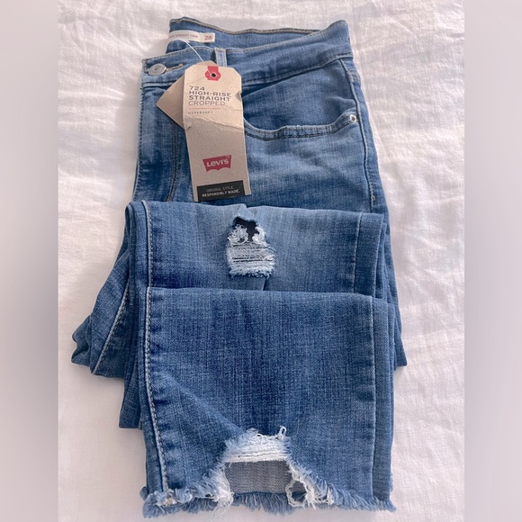 NWT Levi’s 724 High Rise Straight Cropped Raw Chewed Hem Jeans - Picture 6 of 8